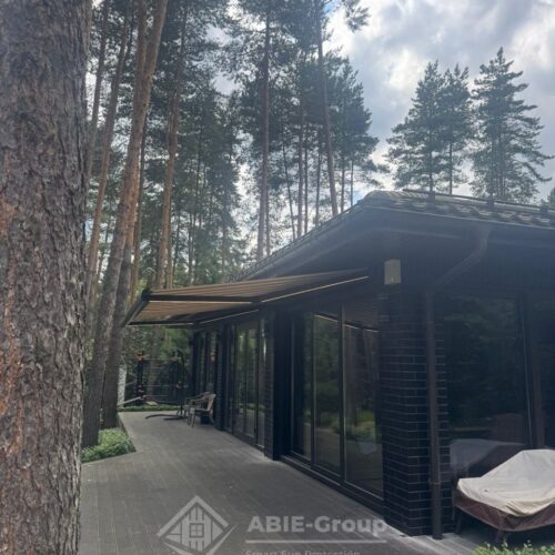 Фотографии выполненных работ компании «ABIE-GROUP» кассетной маркизы Cassette на террасу частного дома. г.Щёлково, Московская область